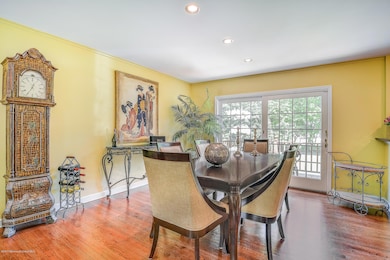 009_Dining Room