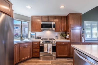 76130 Honeysuckle-217