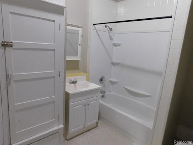 1805 Military St, Port Huron, MI 48060 - photo 5