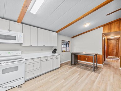 Kitchen/Hall