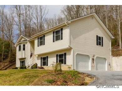 682 Salisbury Rd, Hendersonville, NC 28792 - photo 2