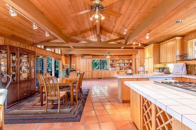 Dining, kitchen, conversations