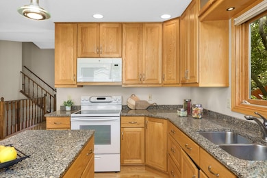Under cabinet lighting creates a great ambience