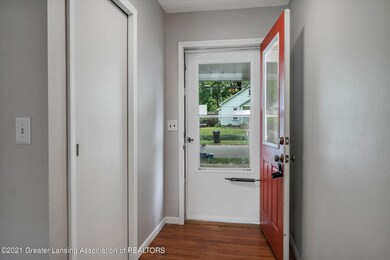 06-522 W Hodge Ave-WindowStill-Real-Esta