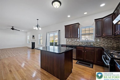 17 Stonecreek Ct, Easton, PA 18045 - photo 4