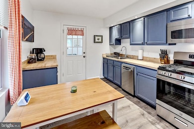 912 Woodlynn Rd, Essex, MD 21221 - photo 7