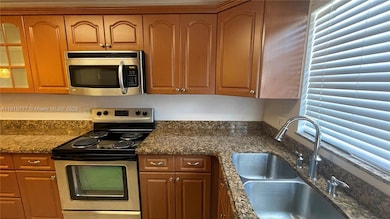 9113 Limetree Ln unit 170, Pembroke Pines, FL 33024 - photo 6