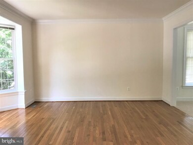 8306 Wolftrap Rd, Vienna, VA 22182 - photo 6