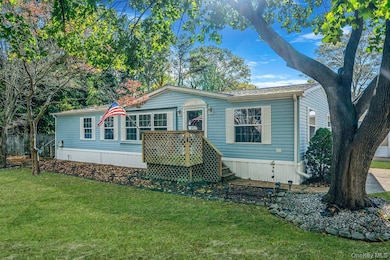 3 Betsy Ross Dr, Bohemia, NY 11716 - photo 2