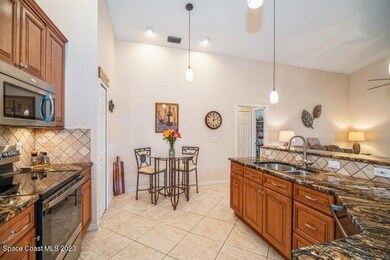 03_1244CypressBendCircle_5_Kitchen_Small