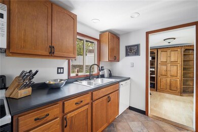 24 Larchmont Rd, Warwick, RI 02886 - photo 7