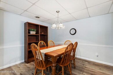 807 Seabury dining