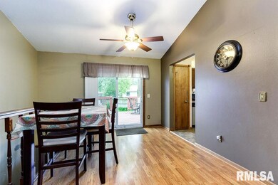 4611 Washington St, Davenport, IA 52806 - photo 5