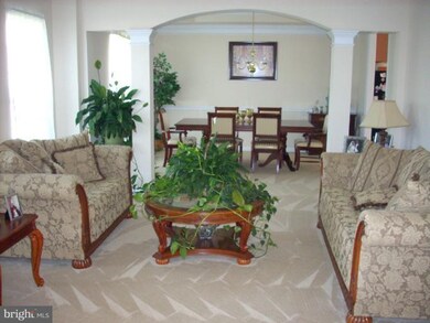 7219 Autumn Blaze Ct, Clinton, MD 20735 - photo 2