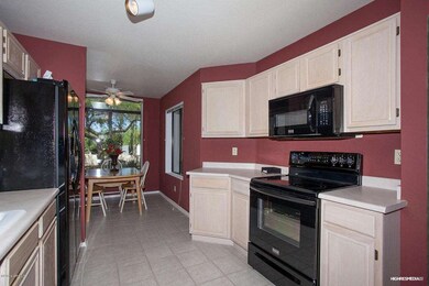 Kitchen w/ Breakfast Nook