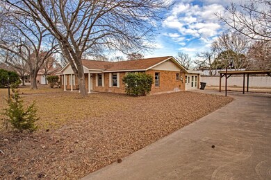 112 Crestwood Dr, Fredericksburg, TX 78624 - photo 4