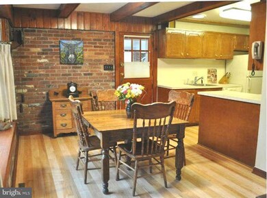 9114 Hamilton Dr, Fairfax, VA 22031 - photo 6