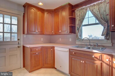 526 Union School Rd, Mount Joy, PA 17552 - photo 4