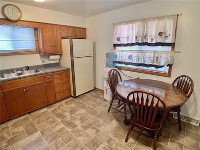 208 Parmer Dr, Des Moines, IA 50315 - photo 5