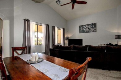 Living room/Dining