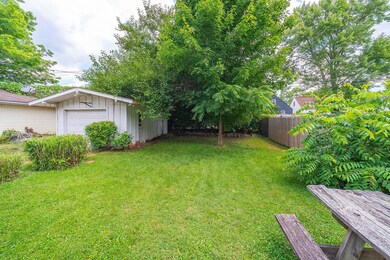 910 Byron Ave-5