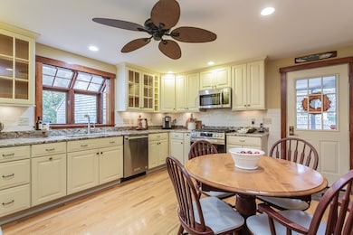 24 Acorn St, New Bedford, MA 02740 - photo 6
