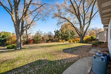 unlisted-address, Sycamore, IL 60178 - photo 4