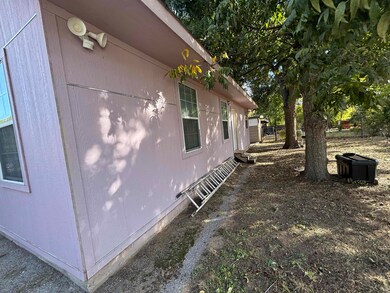 1001 Cleburne St, Vernon, TX 76384 - photo 5