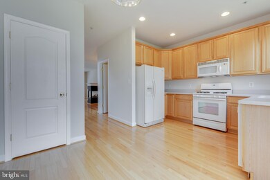 8024 Pennington Dr, Laurel, MD 20724 - photo 6