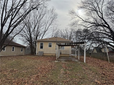 1178 Randolph St, Leavenworth, KS 66048 - photo 2