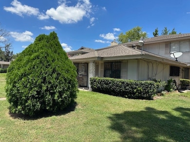 5662 Birchmont Dr unit A, Houston, TX 77091 - photo 2