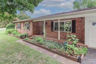 634 Springdale Rd, Statesville, NC 28677 - photo 5