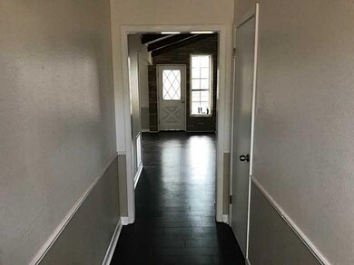 Entry/Foyer.
