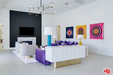 OPEN CONCEPT LIVING AREA