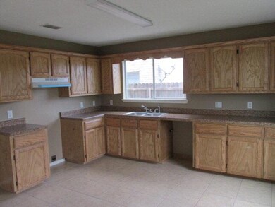 1334 Kokopelli Dr, Edinburg, TX 78541 - photo 6