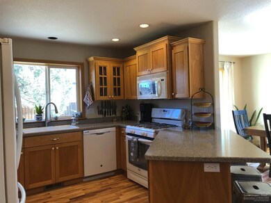 63216 Eastview Dr, Bend, OR 97701 - photo 6