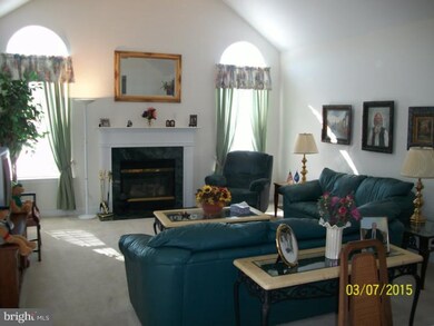 1016 Bordeaux Ln, Pennsburg, PA 18073 - photo 2