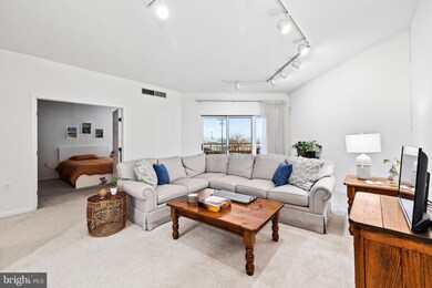 3801 Canterbury Rd unit 403, Baltimore, MD 21218 - photo 6