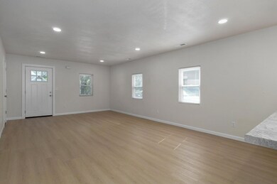 1143 W Hovey St-2