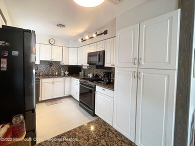 Kitchen with all appliances