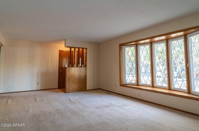 2803 Walnut St, Grand Forks, ND 58201 - photo 2