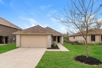1601 Oriole St, Ennis, TX 75119 - photo 2