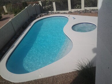 Pool & Jacuzzi