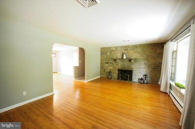 207 Brookthorpe Cir, Broomall, PA 19008 - photo 5