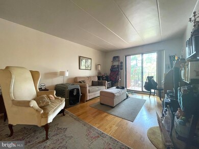 132 Roberts Ln unit 202, Alexandria, VA 22314 - photo 3