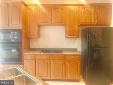 25810 Kirkwood Square, Chantilly, VA 20152 - photo 4