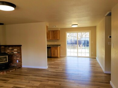 411 Placer St, Rogue River, OR 97537 - photo 7