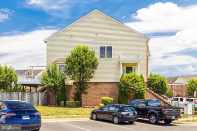 22570 Welborne Manor Square, Ashburn, VA 20148 - photo 2