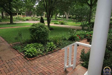 211 SW Greenwood Ave, Topeka, KS 66606 - photo 2