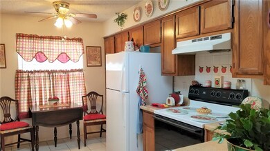 Eat-in kitchen; frig conveys
